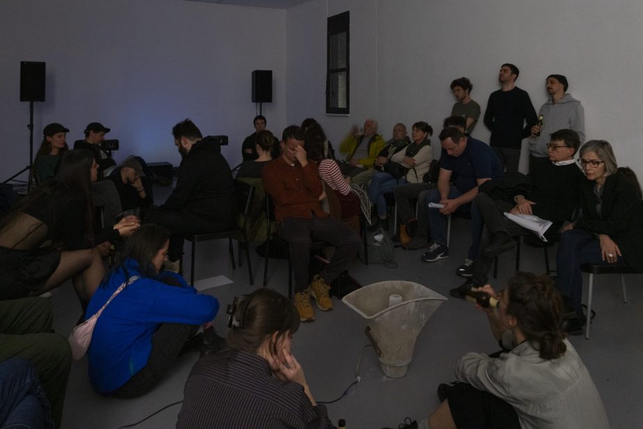 Collective listening session during the opening.