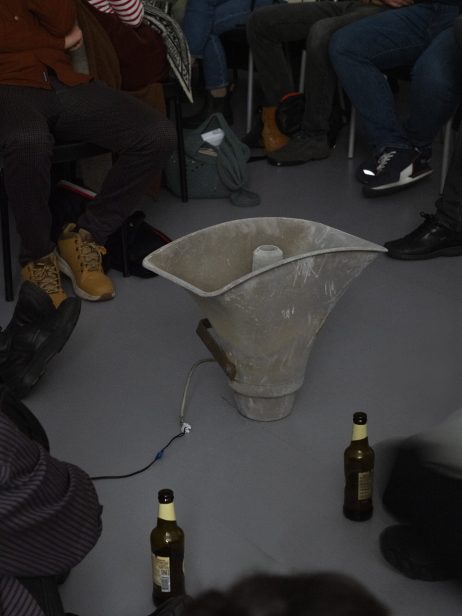 Collective listening session during the opening.